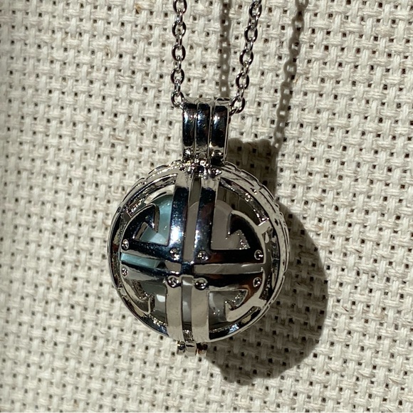 Medallion Necklace: Rose Quartz • Howlite • Larimar - Picture 4 of 7